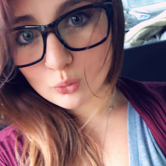 Meet your Posher, Stefanie - Picture 1 of 1